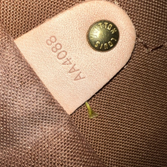 COPY - Louis Vuitton - Picture 4 of 11